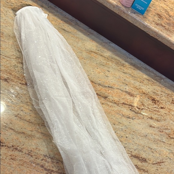 Brand new sparkle veil - Picture 1 of 4